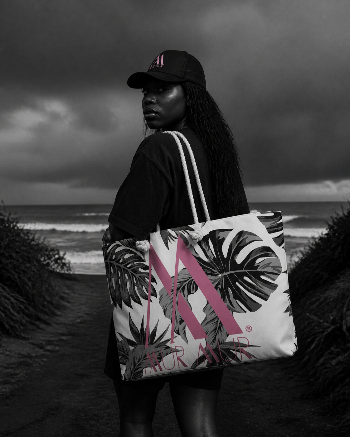 Model carrying the Mur Mur oversized weekender bag